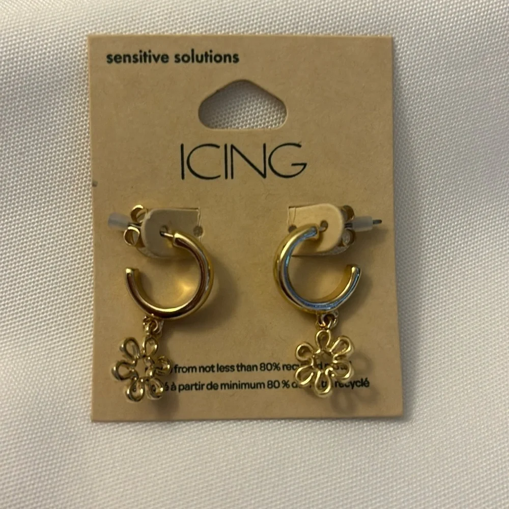 Icing Flower Earrings Gold
